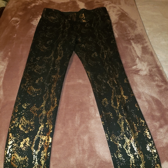 Peter Nygard Pants - Black slims leggings with gold foil detail